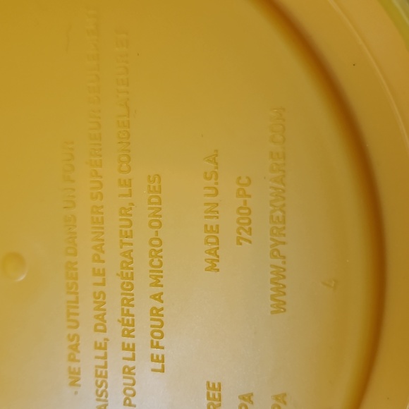 Pyrex 2 Cup Round Lid - Picture 2 of 3